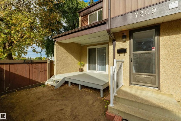 Primary Bedroom - 7209 180 St Nw, Edmonton, AB T5T3G1 Photo 4