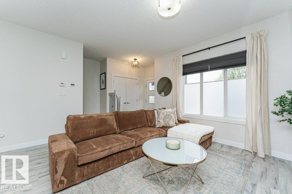 Kitchen - 721 Berg Lo, Leduc, AB T9E1G7 Photo 3