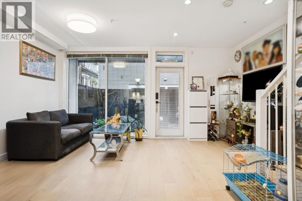 721 E 26th Avenue, Vancouver, BC V5V2H9 Photo 2