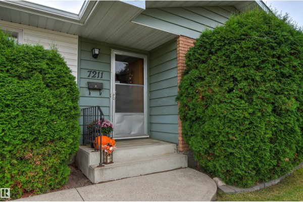 Dining room - 7211 140 Av Nw, Edmonton, AB T5C2M6 Photo 2