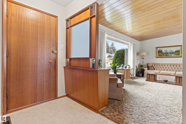 Primary Bedroom - 7211 140 Av Nw, Edmonton, AB T5C2M6 Photo 4