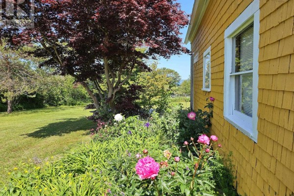Dining nook - 7213 Highway 101, Plympton, NS B0W2R0 Photo 5