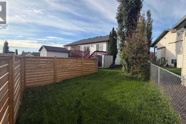 4pc Bathroom - 7215 105 Street, Grande Prairie, AB T8W2S6 Photo 2