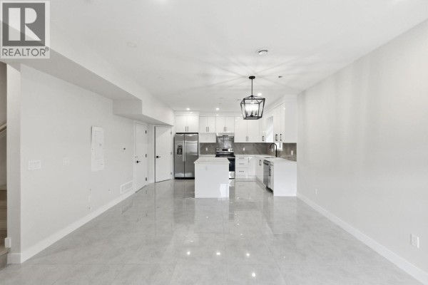 4pc Ensuite bath - 722 Coopland Crescent Unit# 4, Kelowna, BC V1Y2V1 Photo 4