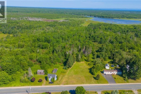 722 Des Acadiens Boulevard, Bertrand, NB E1W1G8 Photo 4