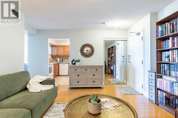 Bedroom - 723 - 1880 Valley Farm Road, Pickering, ON L1V6B3 Photo 4