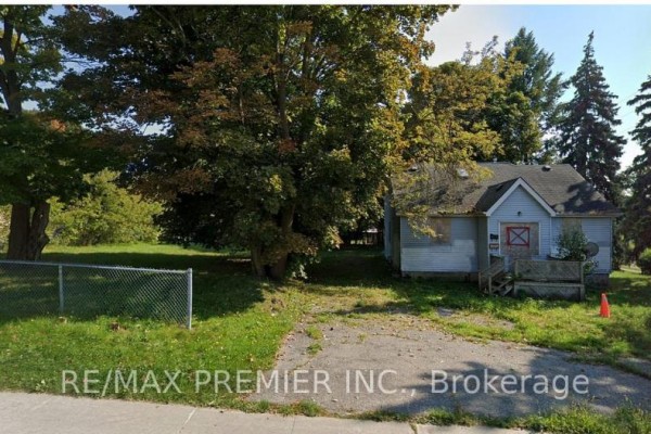 723 Dundas Street W, Whitby, ON, photo 2