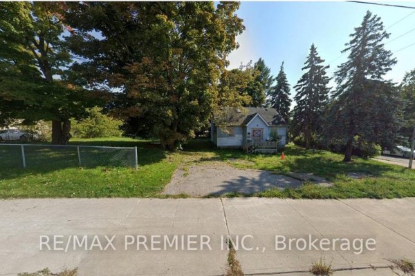 723 Dundas Street W, Whitby, ON, photo 3