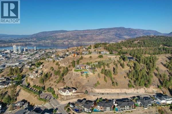 723 Forestridge Lane, Kelowna, BC V1V2Y3 Photo 3