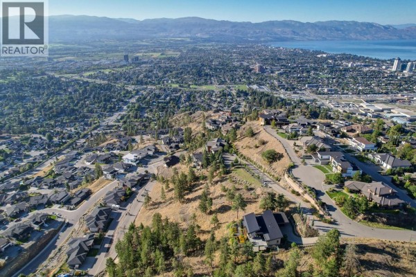 723 Forestridge Lane, Kelowna, BC V1V2Y3 Photo 4