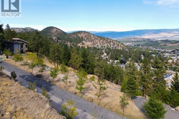 723 Forestridge Lane, Kelowna, BC V1V2Y3 Photo 5