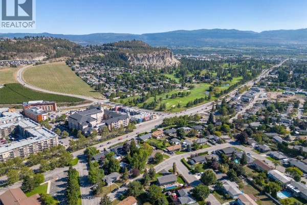 723 Glenburn Street, Kelowna, BC, photo 2
