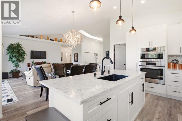 Utility room - 724 Lone Pine Drive, Kelowna, BC V1P1A1 Photo 3