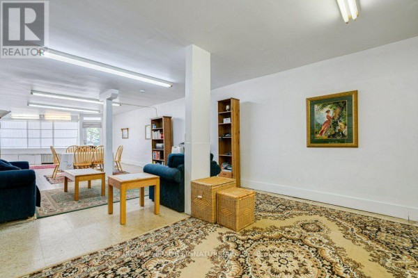 Family room - 724 Vaughan Road, Toronto, ON M6E2Y9 Photo 5
