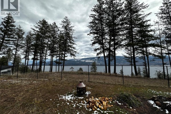 7245 Dunwaters Road, Kelowna, BC V1Z3W4 Photo 5