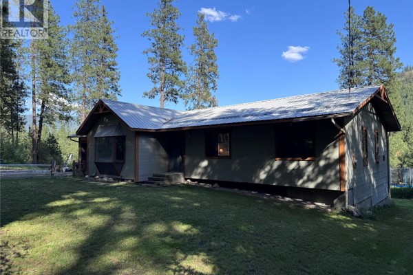 4pc Bathroom - 725 3 Highway, Cascade, BC V0H1E0 Photo 2