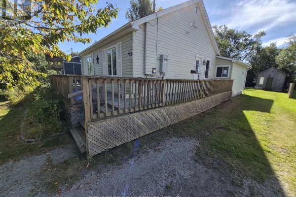Living room - 725 Dominion Road, Fort Erie, ON L2A1G9 Photo 2
