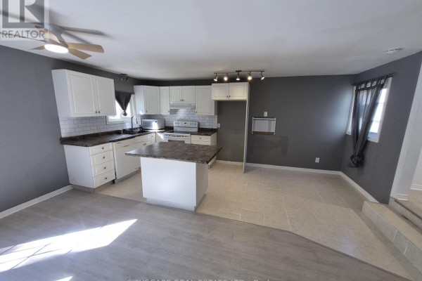 Primary Bedroom - 725 Dominion Road, Fort Erie, ON L2A1G9 Photo 4