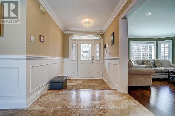 Dining room - 725 Exceller Circle, Newmarket, ON L3X1P4 Photo 4