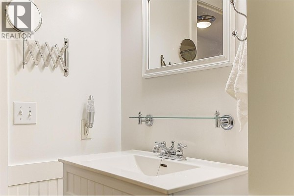 3pc Ensuite bath - 725 Fraser Road, Kelowna, BC V1X3M2 Photo 4