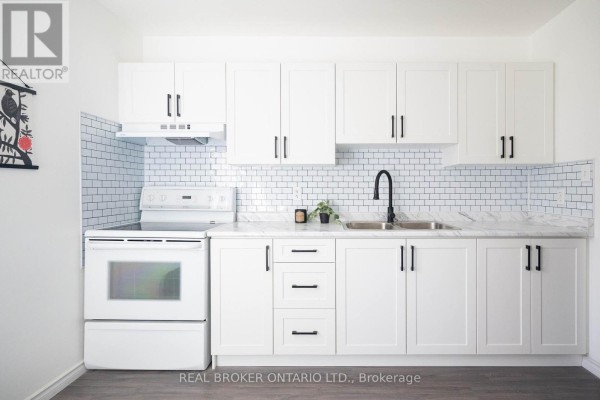 725 Military Trail, Toronto, ON M1E4P6 Photo 2