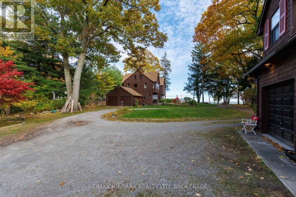 Circular driveway leading to the house, surrounded by trees and autumn colors. - 725 Point Abino Road S, Fort Erie