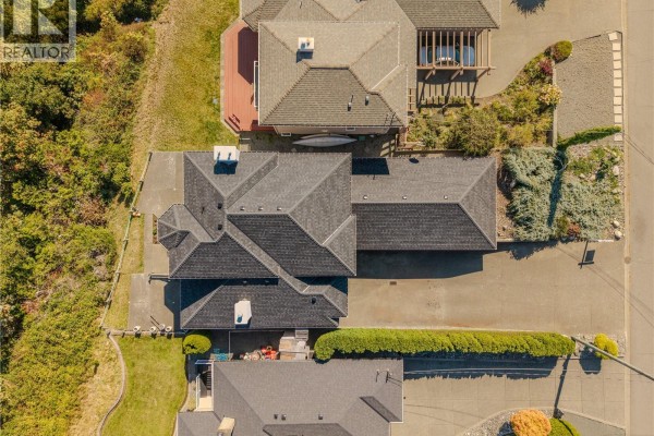 725 Thulin St, Campbell River, BC, photo 2