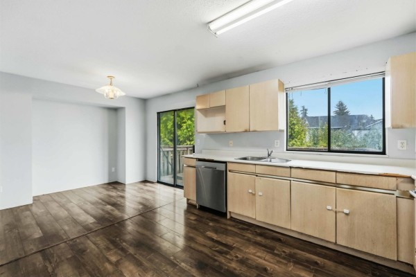 7258 140a Street, Surrey, BC V3W7N4 Photo 3