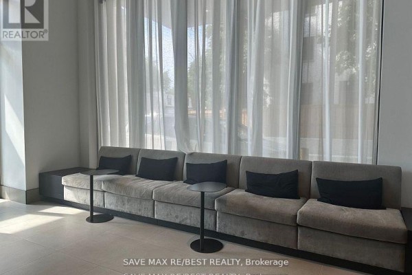 Living room - 726 - 285 Dufferin Street, Toronto, ON M6K0J2 Photo 3