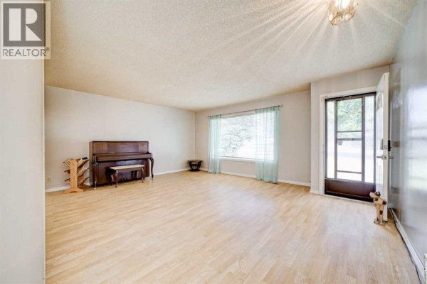 Dining room - 726 10 Avenue S, Lethbridge, AB T1K0A1 Photo 4