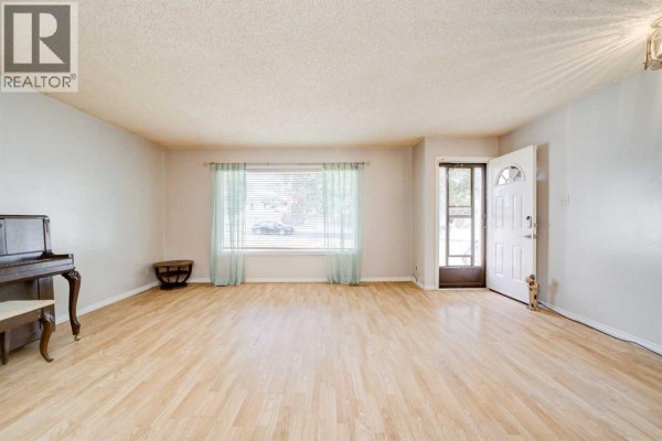 Kitchen - 726 10 Avenue S, Lethbridge, AB T1K0A1 Photo 5