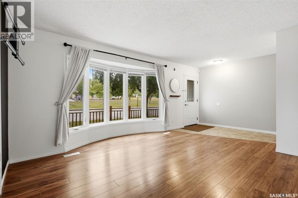 Bedroom - 726 Mcintosh Street N, Regina, SK S4R5Z4 Photo 5