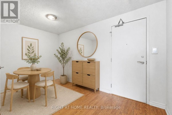 727 - 18 Mondeo Drive, Toronto, ON M1P5C8 Photo 5