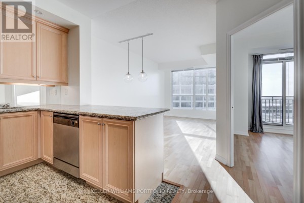 727 - 628 Fleet Street, Toronto, ON M5V1A8 Photo 5