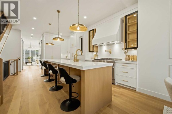 4pc Bathroom - 727 15 Street Nw, Calgary, AB T2N2B3 Photo 3