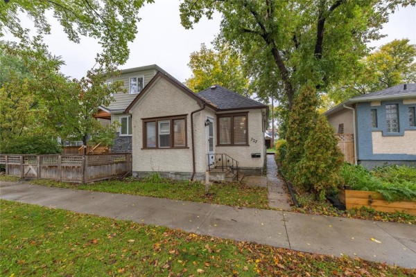 Dining room - 727 Lorette Avenue, Winnipeg, MB R3M1T8 Photo 2