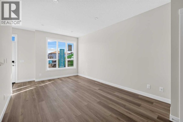 2pc Bathroom - 727 Lucas Boulevard Nw, Calgary, AB T3P2Y7 Photo 4