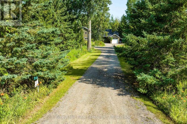 Bedroom 2 - 7272 36/37 Nottawasaga Side Road E, Clearview, ON L9Y3Z1 Photo 2