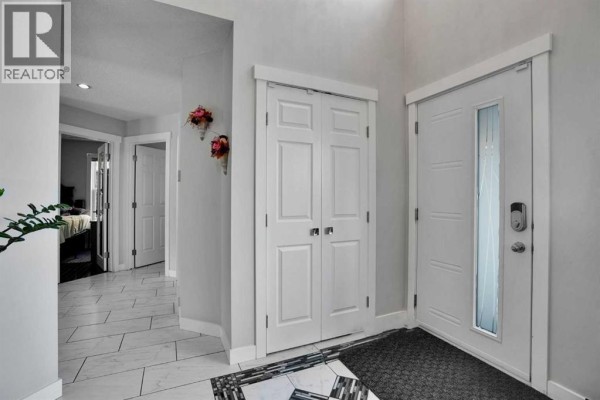 Foyer - 7276 California Boulevard Ne, Calgary, AB T1Y6X5 Photo 5