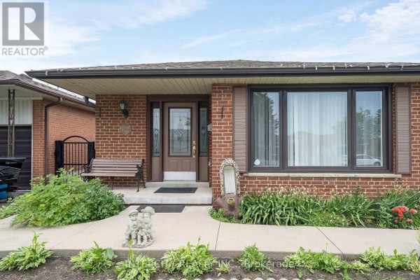 Family room - 7279 Vernor Drive, Mississauga, ON L4T2P5 Photo 3