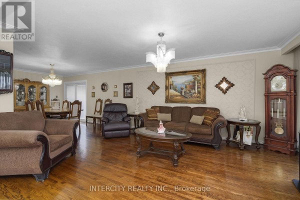 Primary Bedroom - 7279 Vernor Drive, Mississauga, ON L4T2P5 Photo 5