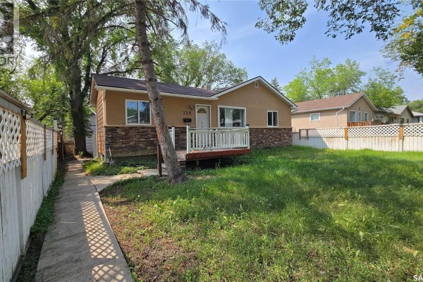 Kitchen - 728 Argyle Street, Regina, SK S4T3P6 Photo 2