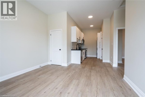 Kitchen - 728 Eleventh Avenue Unit# A, Hamilton, ON L8T2K8 Photo 4