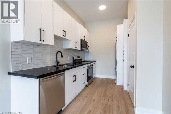 Living room - 728 Eleventh Avenue Unit# A, Hamilton, ON L8T2K8 Photo 5