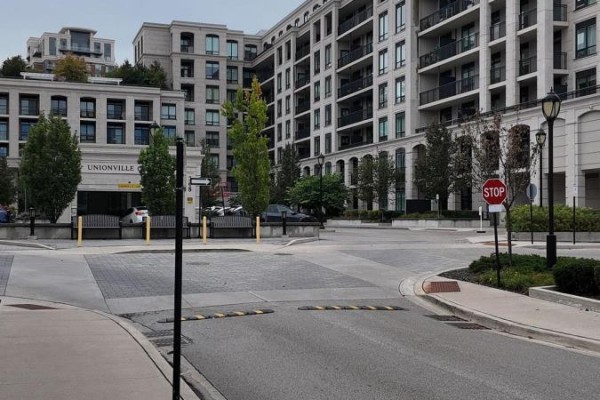 Driveway entrance to Unionville Gardens apartment buildings with speed bumps. - 728w - 268 Buchanan Drive, Markham