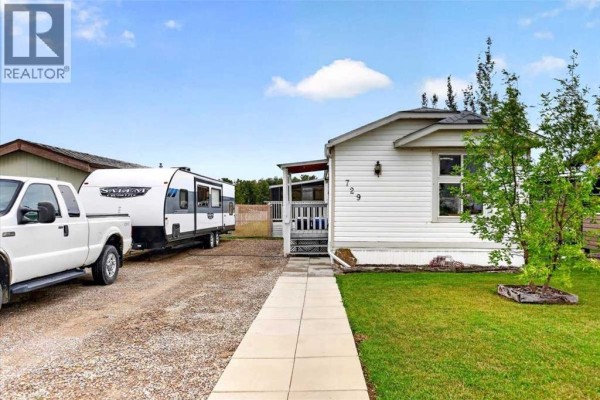 729 Highfield Drive, Carstairs, AB, photo 2