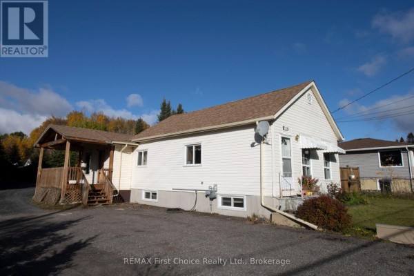 Kitchen - 729 Hodder Avenue, Thunder Bay, ON P7A1W2 Photo 2