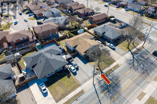 Aerial view of residential neighborhood with multiple bungalows and a main road. - 729 West 5th Street, Hamilton