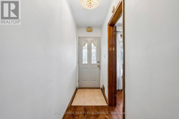 Primary Bedroom - 72a Lindsey Avenue, Toronto, ON M6H1E3 Photo 4