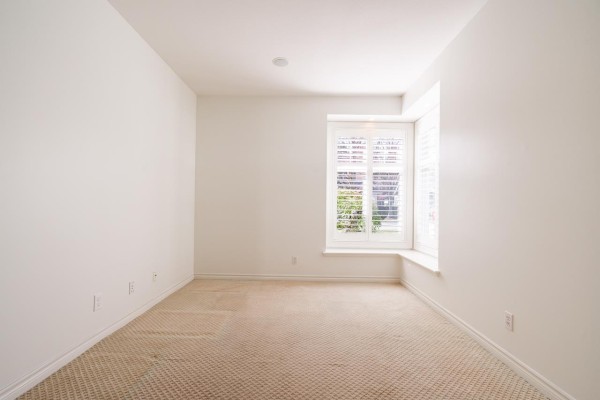Spacious living and dining area with hardwood floors, vaulted ceilings, and a stone fireplace. - 73 15715 34 Avenue, Surrey